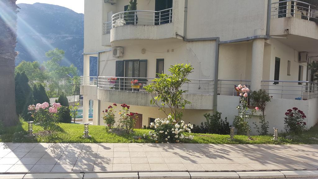 Roman Gardens Studio Apartment Risan Eksteriør billede