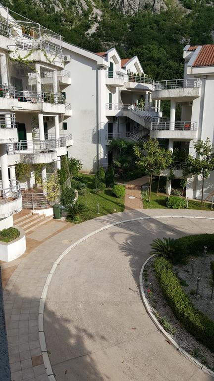 Roman Gardens Studio Apartment Risan Eksteriør billede