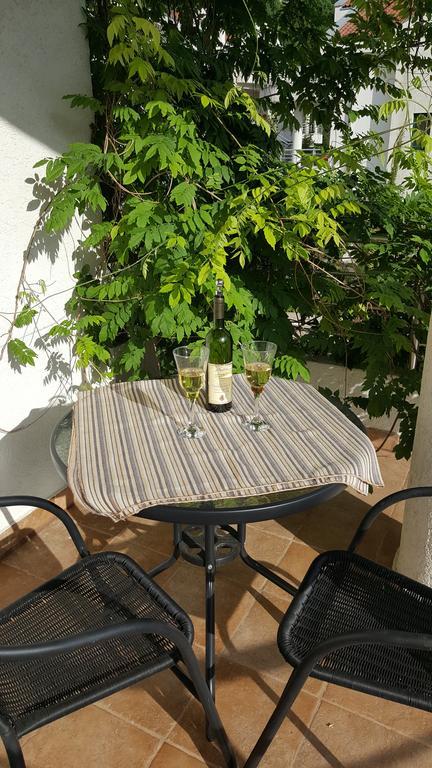 Roman Gardens Studio Apartment Risan Eksteriør billede